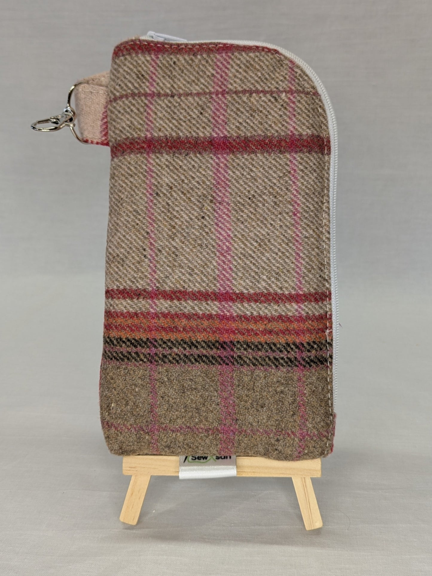 Recycled Fabrics Travel Wallet – Stylish, Secure & Spacious