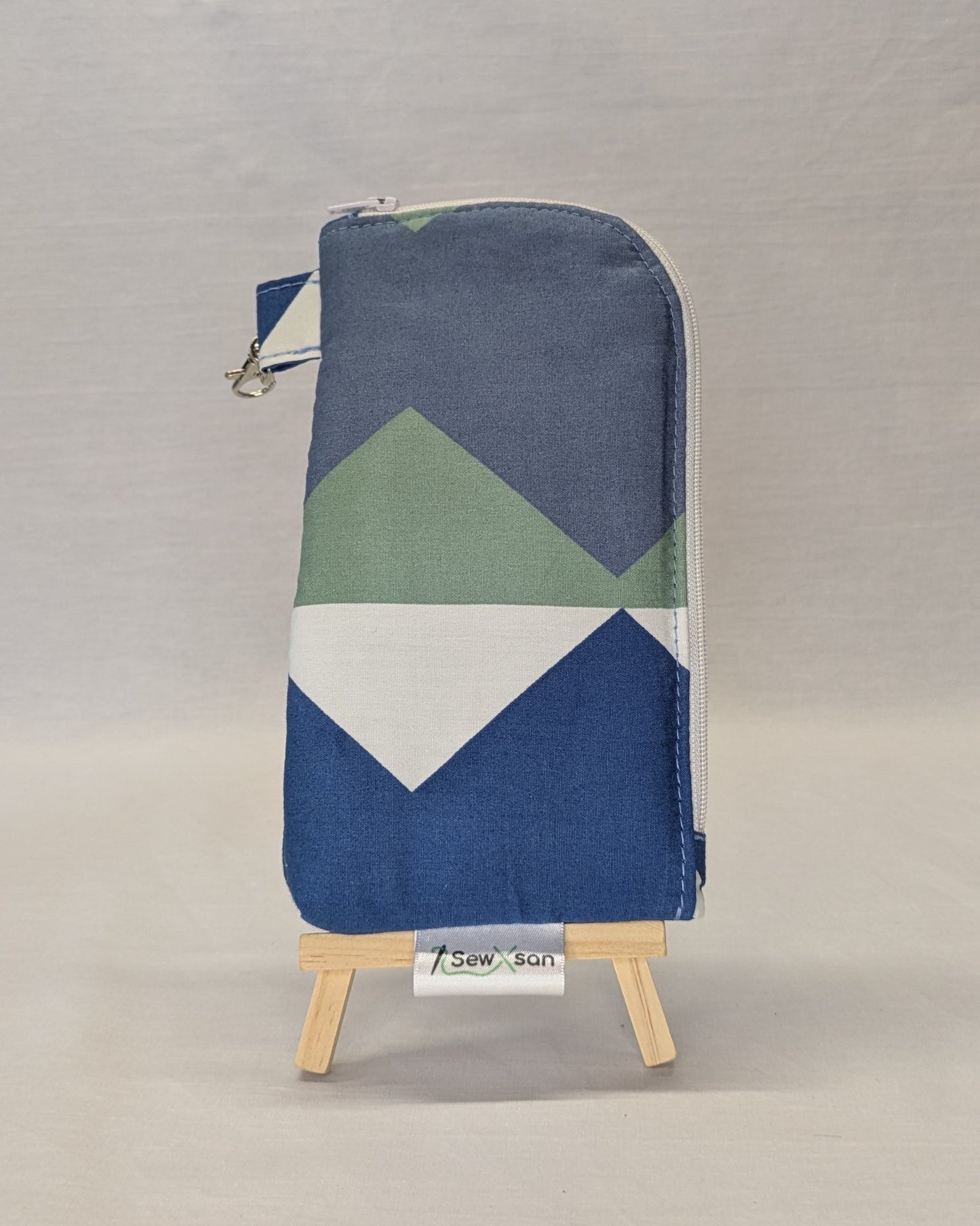 Recycled Fabrics Travel Wallet – Stylish, Secure & Spacious