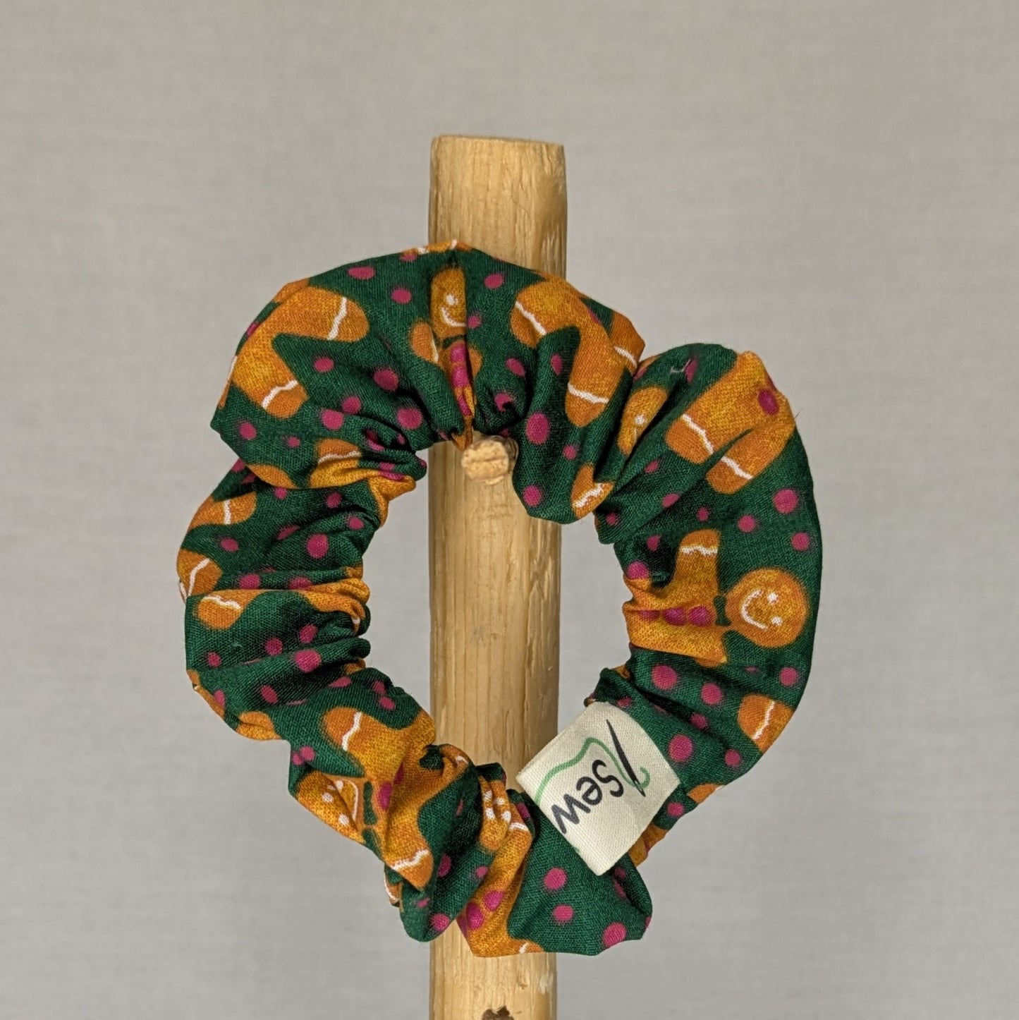 Christmas-Themed Scrunchies – Festive & Fun!