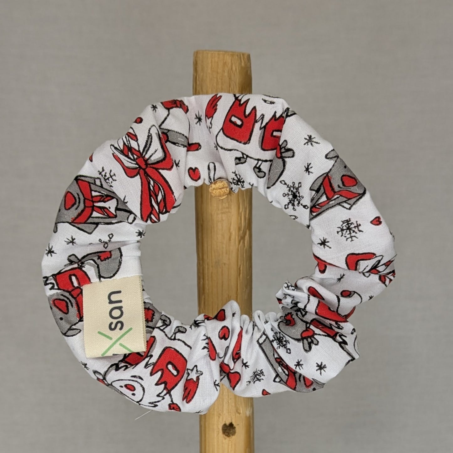 Christmas-Themed Scrunchies – Festive & Fun!